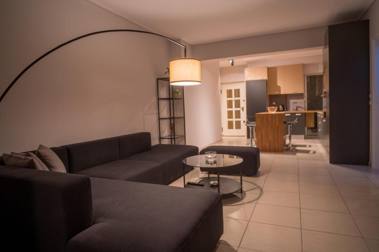 Appartement It Is A Pleasant, Modern, Functional House! à Le Pirée Extérieur photo