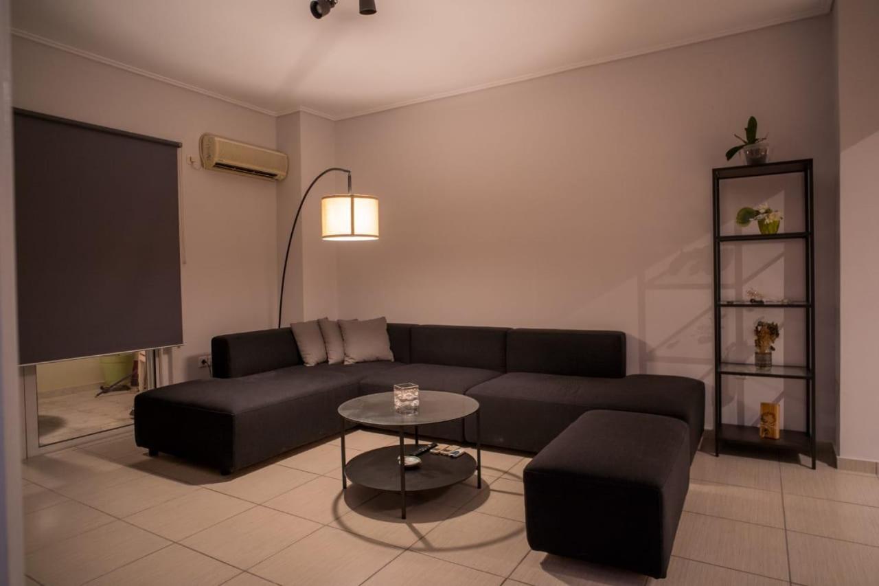 Appartement It Is A Pleasant, Modern, Functional House! à Le Pirée Extérieur photo